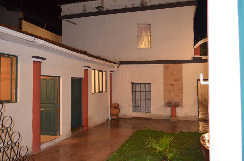 Casa Solariega Hostal B&B Сукре Екстериор снимка